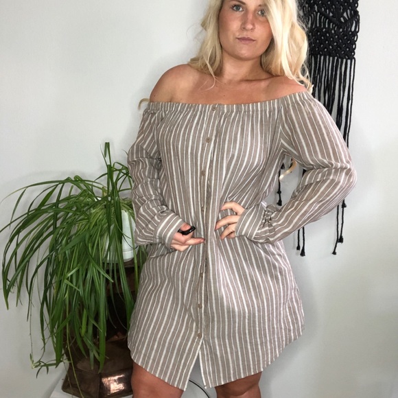 Lulus Dresses & Skirts - Lulu’s Long Sleeve Button Down Tee Dress | L